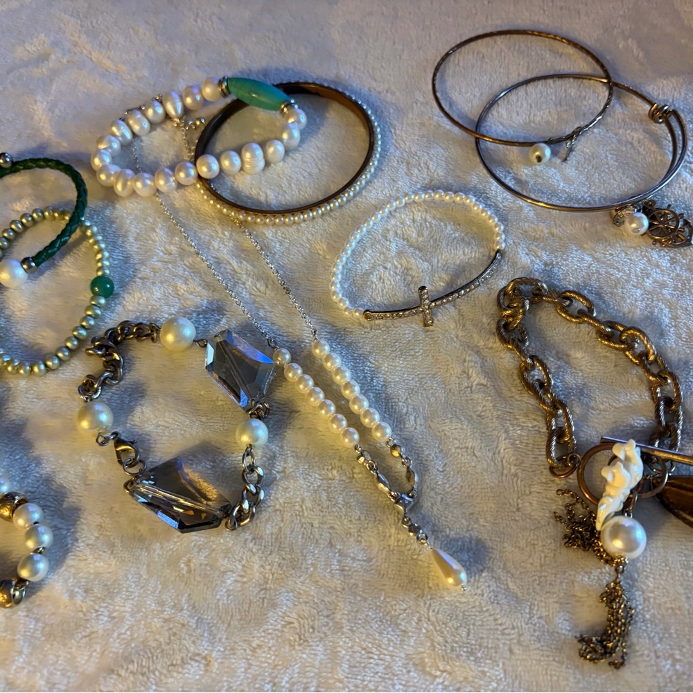 Elegant faux pearl jewelry lot